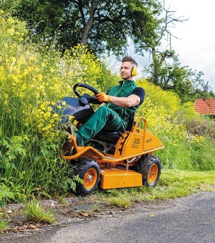 Ride On Mowers & Slashers