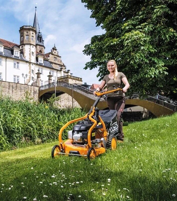 Self Propelled Lawn Mowers