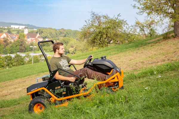 AS920 2WD OUTDOOR PHOTO 1