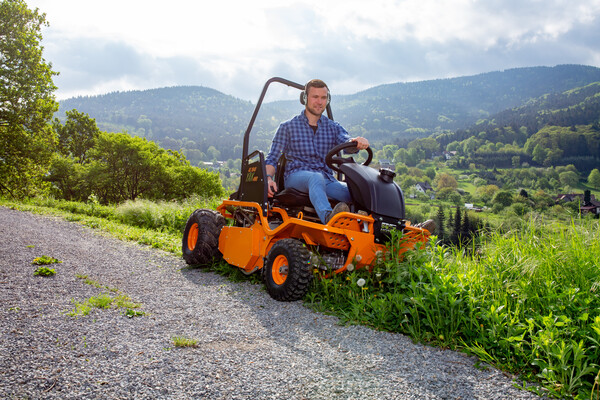 AS 1040 YAK OUTDOOR PHOTO 1